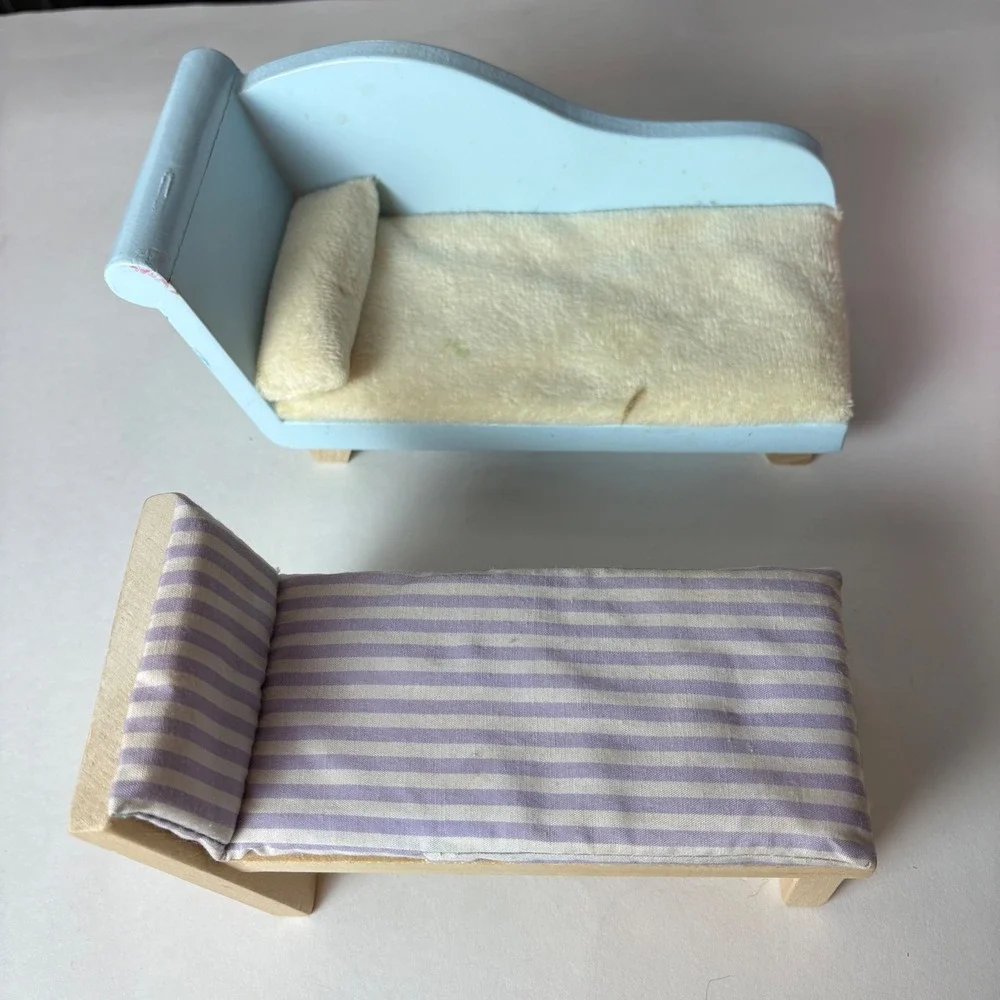 KidKraft Dollhouse Miniature Beds Set Blue‎ Chaise Lounge and Lamp Read